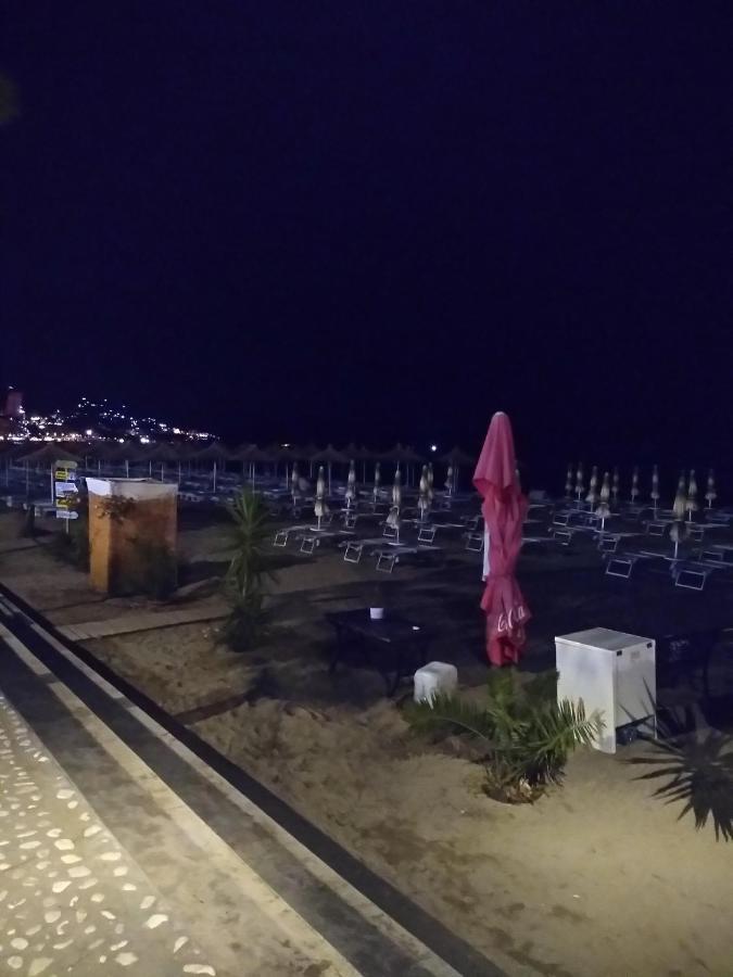 Sarah Appartamento Vlorë エクステリア 写真
